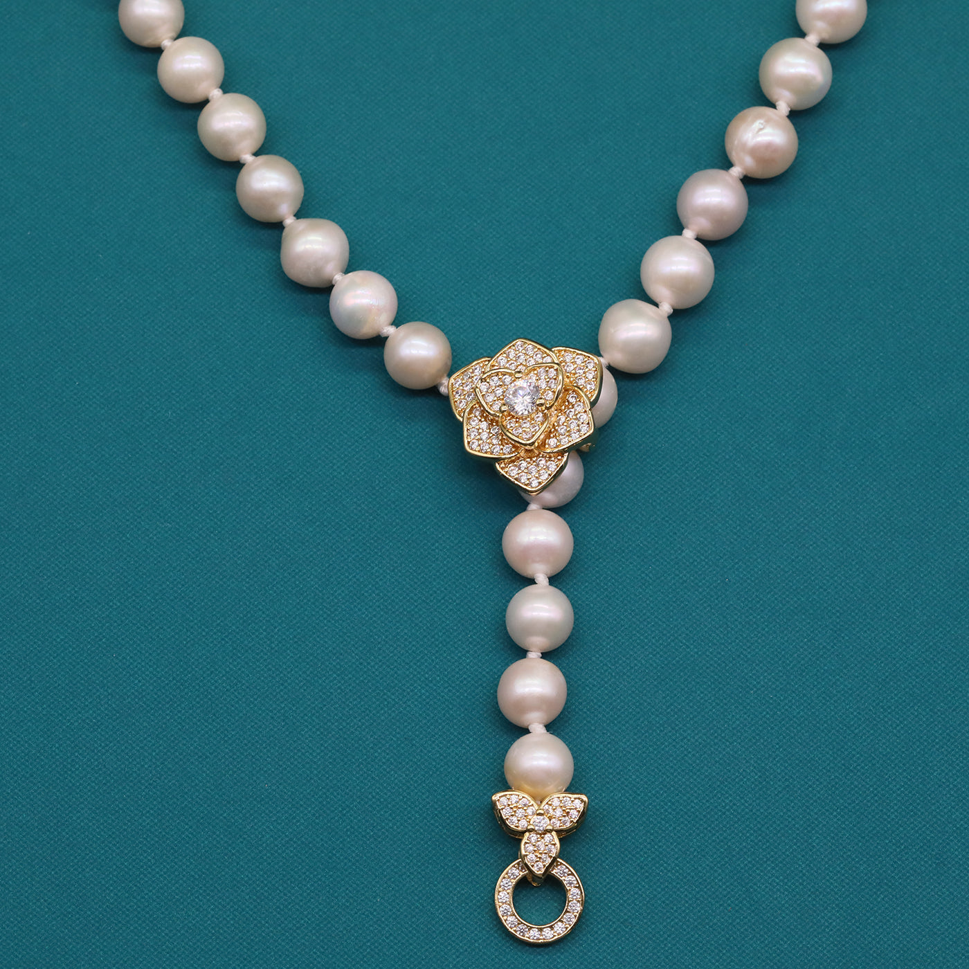 Elegant 7-8cm round real white natural pearl necklace with floral clasp and retractable chain - Ladies versatile fashion necklace for everyday wear and special occasions, ideal gift for  loved ones and mothers, with gift box[XL-2501White-01]
