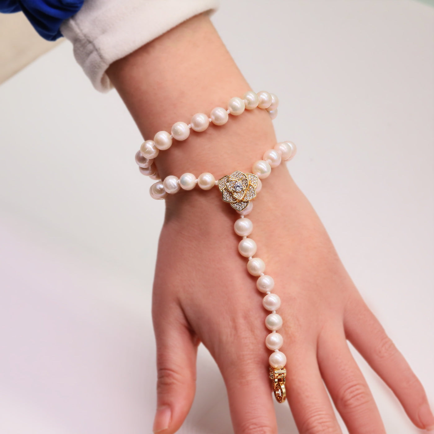 Elegant 7-8cm round real white natural pearl necklace with floral clasp and retractable chain - Ladies versatile fashion necklace for everyday wear and special occasions, ideal gift for  loved ones and mothers, with gift box[XL-2501White-01]