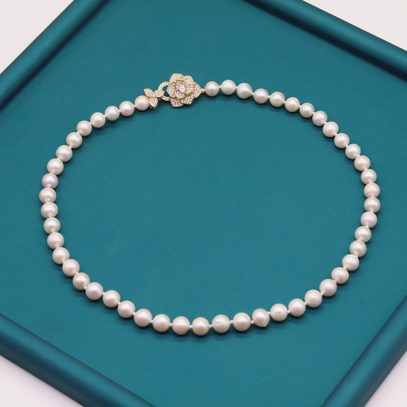 Elegant 7-8cm round real white natural pearl necklace with floral clasp and retractable chain - Ladies versatile fashion necklace for everyday wear and special occasions, ideal gift for  loved ones and mothers, with gift box[XL-2501White-01]
